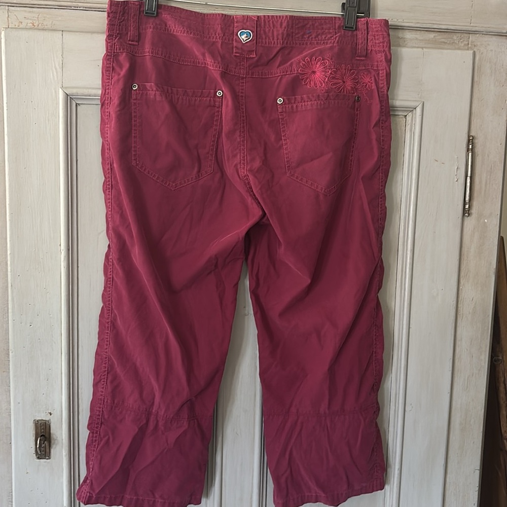 Kuhl Mountain Culture Raspberry Capri Pants size 10 - Picture 2 of 8